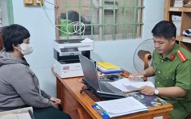 Người phụ nữ báo tin giả bị cướp giật 85 triệu đồng vì sợ bị đuổi việc - Ảnh 2.