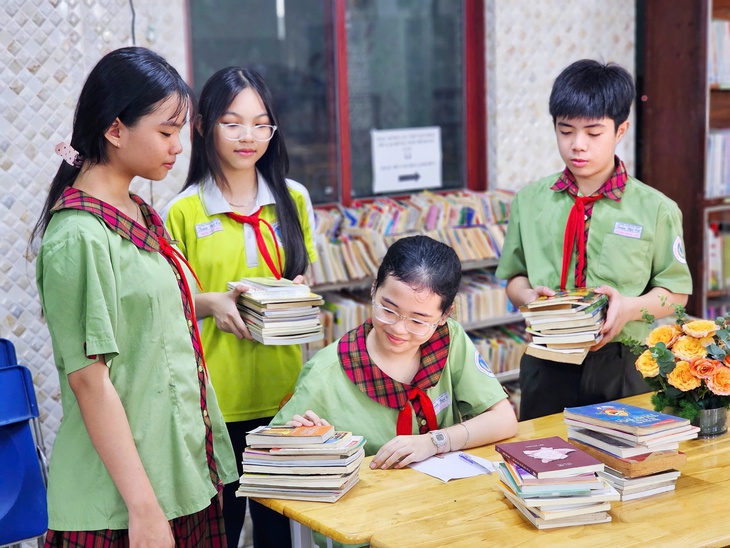 Khăn Quàng Đỏ 50 năm: từ trang báo đến những phong trào học đường - Ảnh 2. Khăn Quàng Đỏ - Ảnh 2.