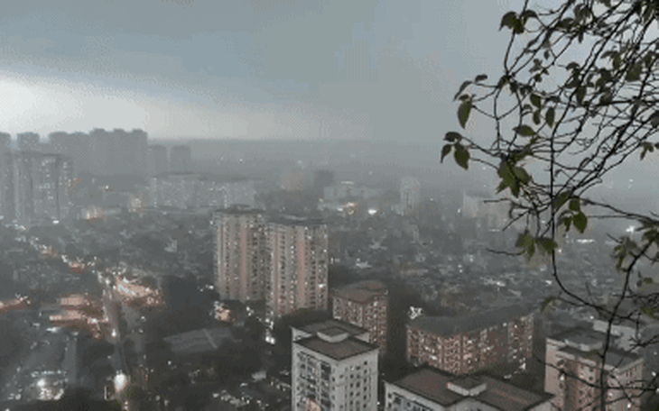 Hà Nội khả năng tiếp tục mưa rào và dông chiều tối nay - Ảnh 2.