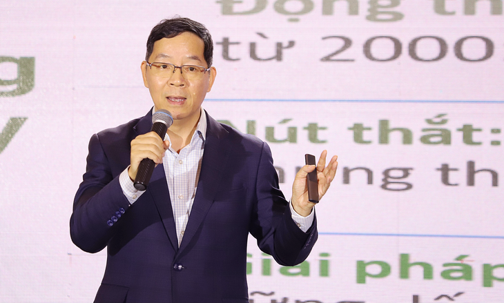 TS Vũ Thành Tự Anh khuyến nghị lãnh đạo các địa phương bỏ tư duy cũ - Ảnh 1.
