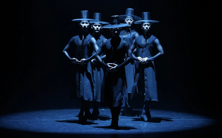 Thú vị xem thiếu nhi diễn cùng người lớn vở ballet ‘Hồ thiên nga’ - Ảnh 8.