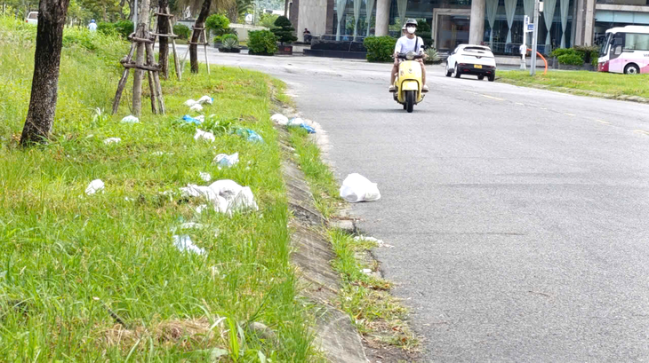Lãnh đạo Đà Nẵng chỉ đạo ‘nóng’ xử lý rác tồn đọng, đổ trộm xà bần - Ảnh 1.