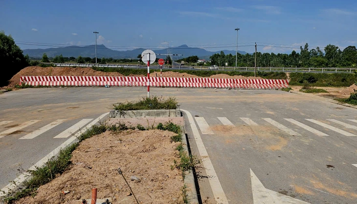 Bị công ty BOT tố phá ta luy đường tránh Đồng Hới khi thi công nút giao, chủ đầu tư nói gì? - Ảnh 1.