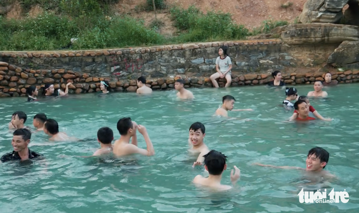 bể bơi - Ảnh 2.