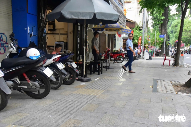 vỉa hè - Ảnh 1.
