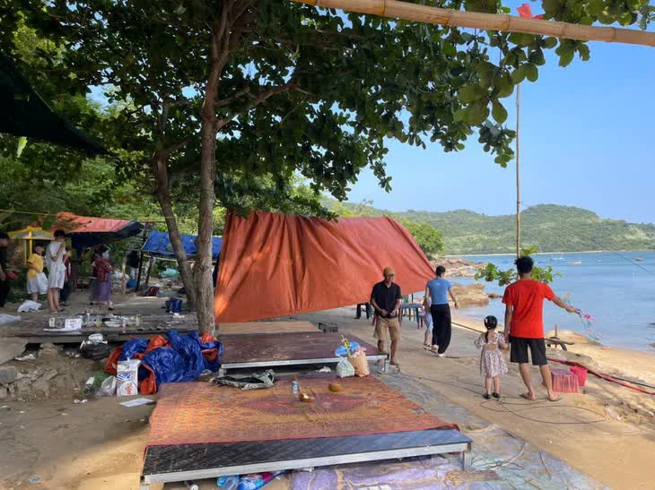 Đà Nẵng xử lý tình trạng chèo kéo khách, dựng lều trái phép ở Sơn Trà - Ảnh 1. Đà Nẵng - Ảnh 1.