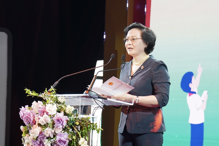Phó thủ tướng: Nếu người lớn chậm 1 bước, trẻ em có thể chịu tổn thương trong thế giới 'ảo' - Ảnh 2.