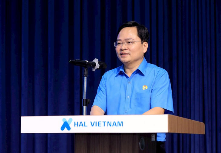 Chủ tịch Hà Nội: Không hứa suông các vấn đề mà công nhân, người lao động kiến nghị - Ảnh 3.