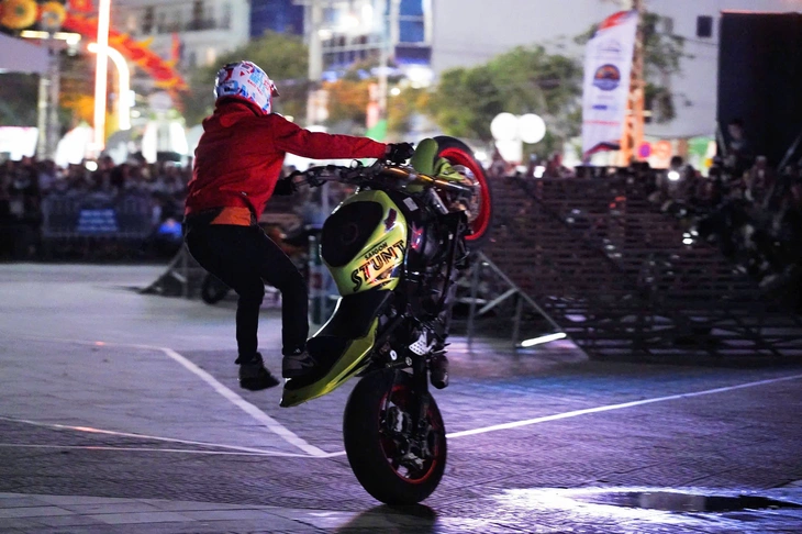 Hơn 1.000 biker ‘đổ bộ’ Nha Trang, khuấy động Lễ hội mô tô châu Á - Thái Bình Dương - Ảnh 2.