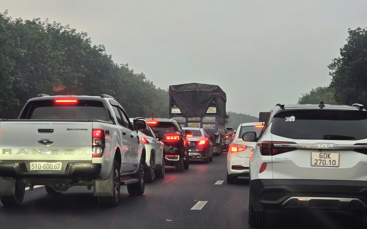 Kẹt xe kéo dài trên cao tốc TP.HCM – Long Thành – Dầu Giây trong ngày cuối kỳ nghỉ lễ 3-5 - Ảnh 10.