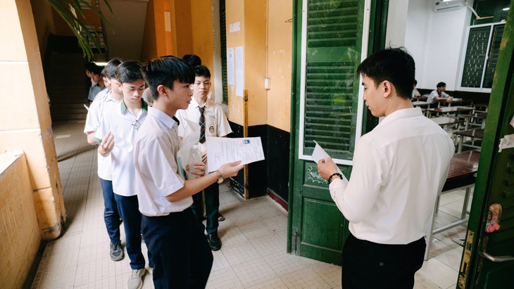 lớp 10 - Ảnh 1.