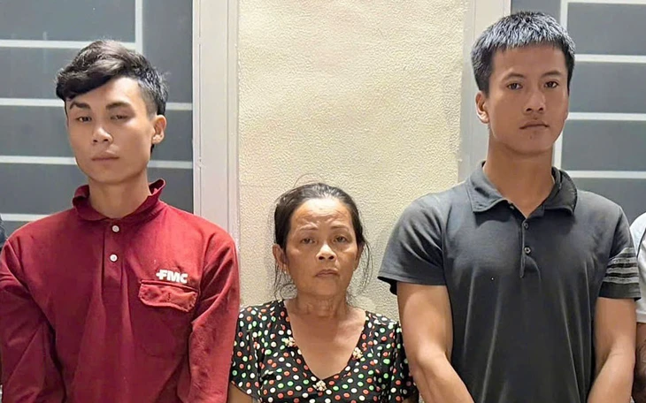 Bắt 15 bị can, trong đó có 12 học sinh trong vụ xông vào quán cà phê chém người tử vong - Ảnh 2.
