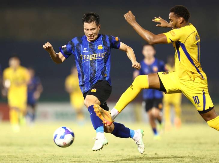 Hoàng Anh Gia Lai tiến dài trên đường trụ hạng V-League - Ảnh 1.