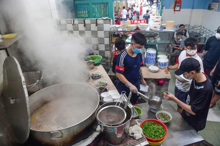 Tạm biệt ông chủ Phở Dậu, người đồng hành thân thương nhiều năm cùng Ngày của Phở - Ảnh 7.