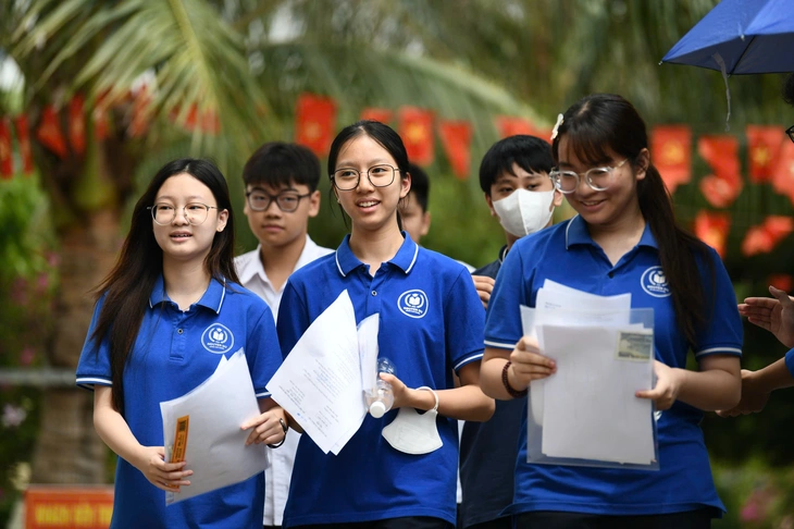Đề thi văn lớp 10 Hà Nội hỏi về việc người trẻ 'mất kết nối', thí sinh thích thú - Ảnh 4. lớp 10 - Ảnh 4.