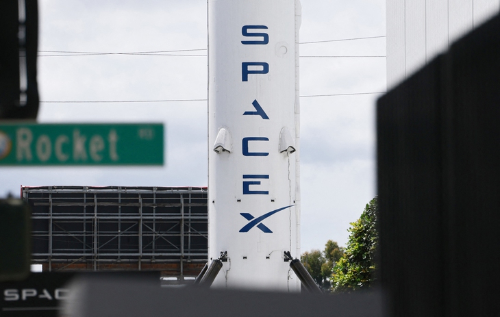 Lực lượng Không gian Mỹ trao cho SpaceX hợp đồng trị giá 4,16 tỉ USD - Ảnh 1.
