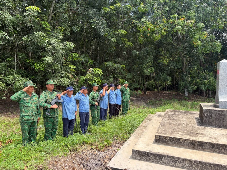 Cao su Tân Biên: phát triển kinh tế, phối hợp bảo vệ an ninh - Ảnh 4.
