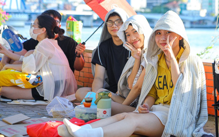 Mãn nhãn 'đại tiệc ánh sáng' trong đêm khai mạc lễ hội pháo hoa quốc tế tại Đà Nẵng - Ảnh 13.