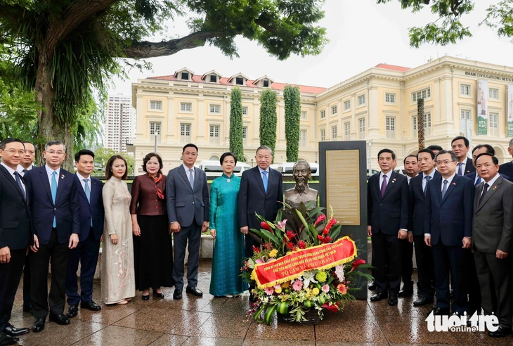 Tổng Bí thư, Chủ tịch nước Tô Lâm thăm nhà máy và trung tâm thử nghiệm tàu điện ngầm Singapore - Ảnh 5.