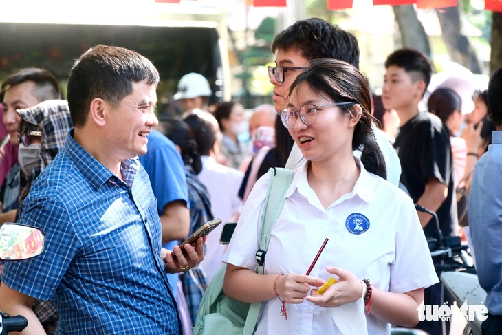 Đề thi tiếng Anh tuyển sinh lớp 10 Hà Nội: Thí sinh tự tin 'bỏ túi' điểm 8 - Ảnh 5. Đề thi tiếng Anh tuyển sinh lớp 10 Hà Nội: Thí sinh tự tin 'bỏ túi' điểm 8 - Ảnh 5.