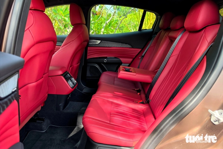 Maserati Grecale - Ảnh 10.