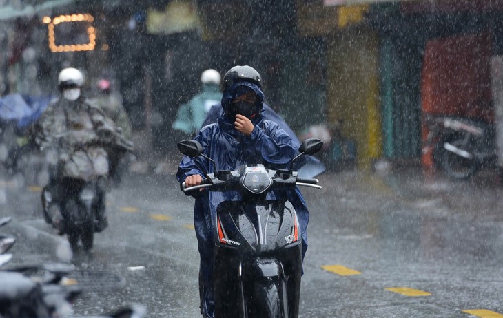 Cuối tuần này mưa to trở lại ở TP.HCM và Nam Bộ, những khu vực nào cần chú ý? - Ảnh 1.