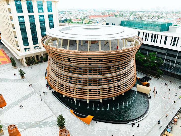 Trường đại học Văn Lang và Đại học Quốc gia Singapore (NUS) ký kết hợp tác - Ảnh 4.