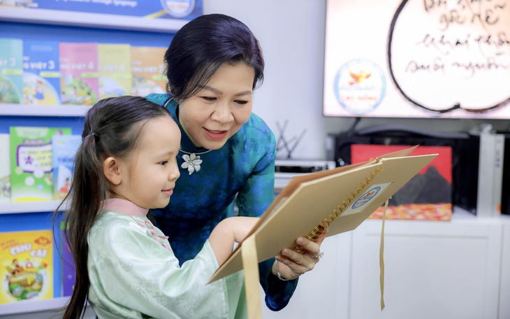 Kiều bào Singapore tặng sách về AI, chia sẻ ý tưởng công nghệ với Tổng Bí thư, Chủ tịch nước Tô Lâm - Ảnh 7.