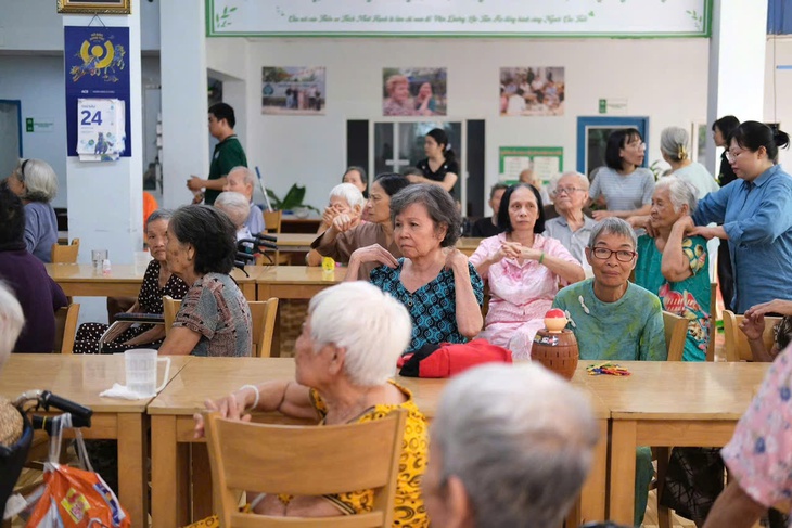 Khi không còn là ‘thành phố trẻ’, TP.HCM thích ứng sao theo yêu cầu Bộ Chính trị? - Ảnh 3.