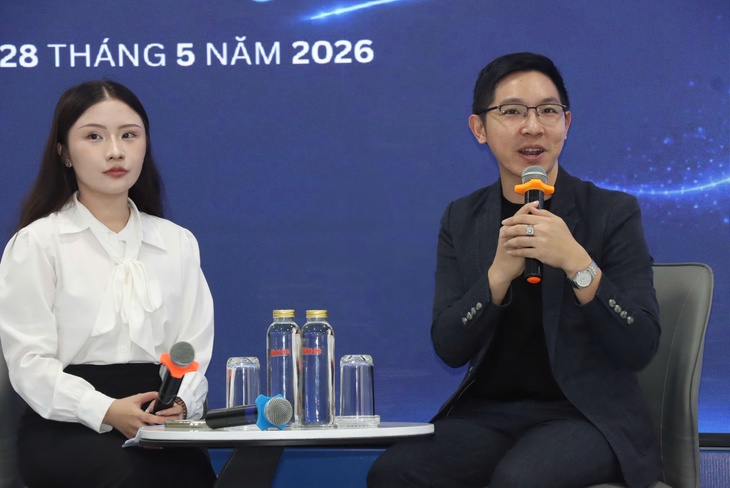 Sinh viên báo chí - truyền thông: không chỉ học kỹ năng, còn học cách yêu nghề - Ảnh 3. Chuyên gia truyền thông, MC chia sẻ kinh nghiệm thực tế cho sinh viên học tại báo Tuổi Trẻ - Ảnh 3.