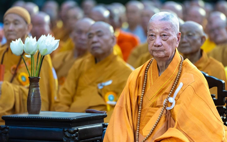 ‘Tháng cô hồn’ và những nỗi sợ, kiêng kỵ: Phật giáo nói gì? - Ảnh 2.