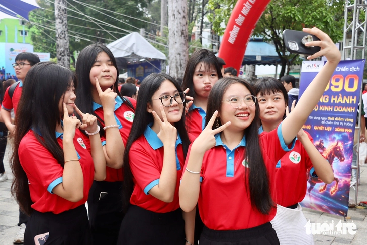 Hơn 5.000 chiến sĩ tình nguyện TP.HCM ra quân chiến dịch tình nguyện hè 2026, lần đầu có 'Mùa hè số' - Ảnh 6.