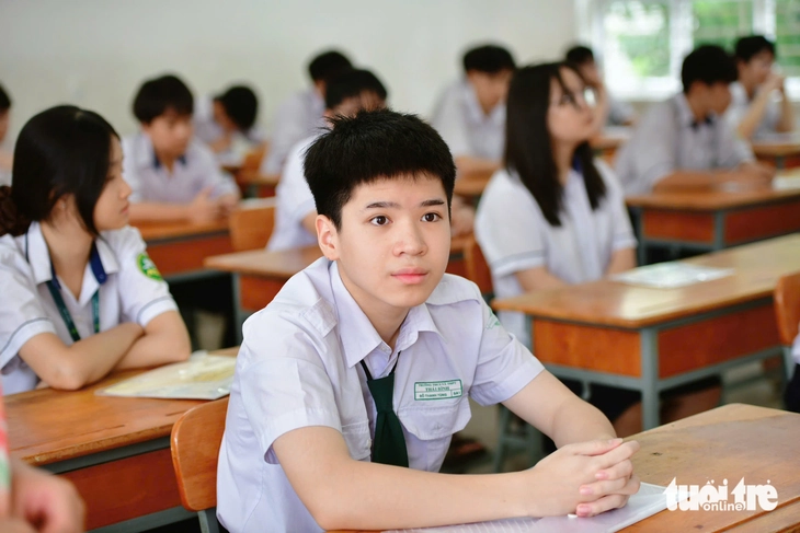 lớp 10 - Ảnh 2.