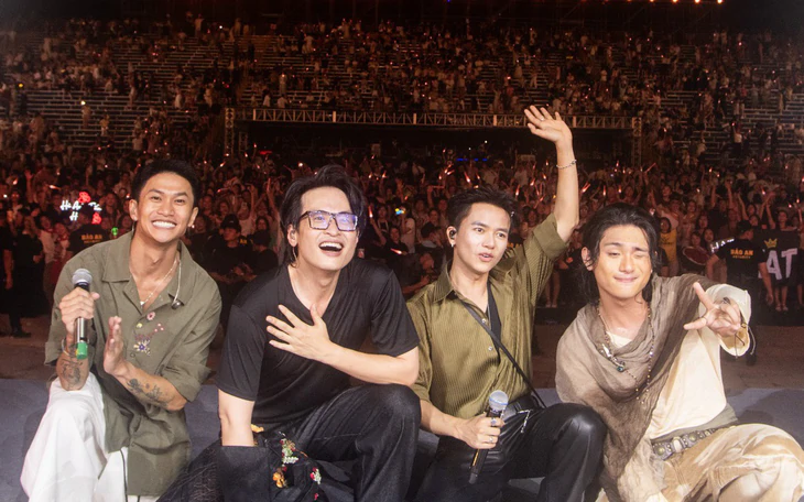20 năm của Hà Anh Tuấn: 'Cứ thế mà đi, về hướng của những thề thốt liều mình từ tuổi trẻ' - Ảnh 7.