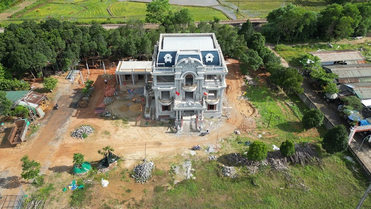 Huế sẽ siết chặt quản lý trật tự xây dựng sau khi phát hiện nhiều vi phạm - Ảnh 3.
