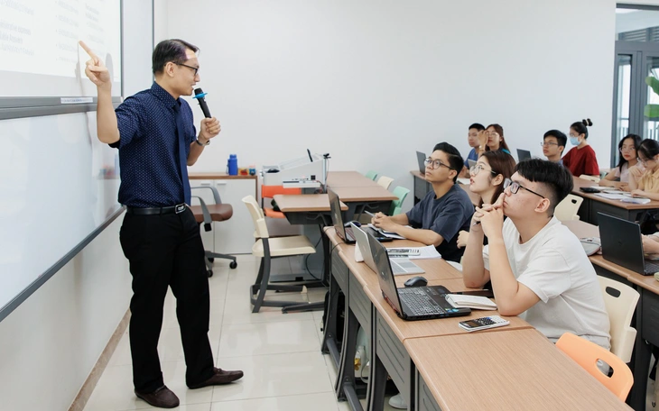 PGS.TS Nguyễn Tấn Trần Minh Khang giữ chức Hiệu trưởng Trường ĐH Công nghệ thông tin - Ảnh 3.