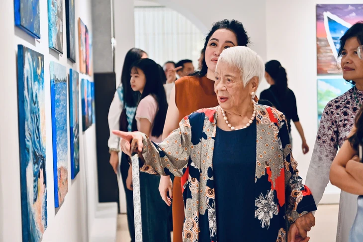 Triển lãm tranh của những tâm hồn nhỏ bé mang nghị lực lớn lao - Ảnh 3. Triển lãm tranh của những tâm hồn nhỏ bé mang nghị lực lớn lao - Ảnh 3.