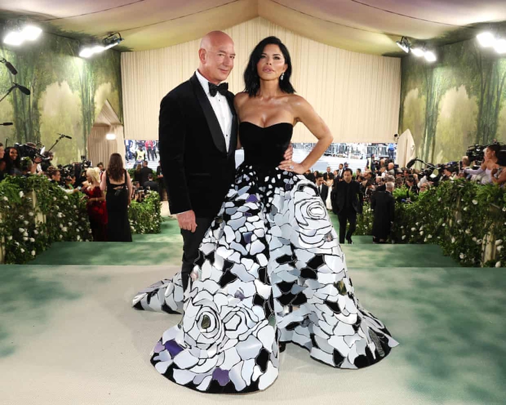 Jeff Bezos - Ảnh 1.