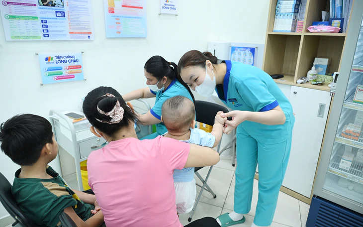 Cảnh giác với dấu hiệu mắc não mô cầu dễ nhầm với cảm cúm thông thường - Ảnh 2.