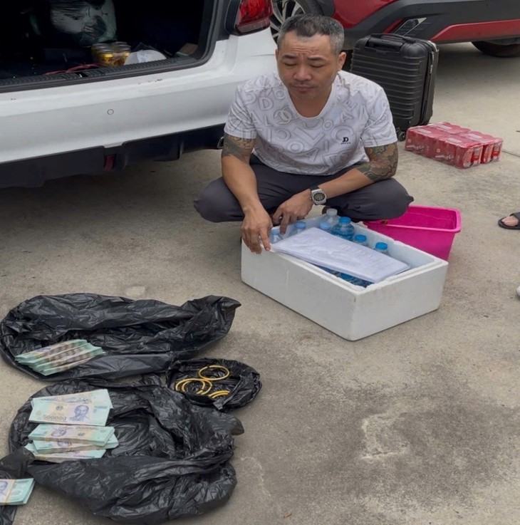 Bắt 4 người trong vụ cướp 2,4kg vàng của người Trung Quốc - Ảnh 3.