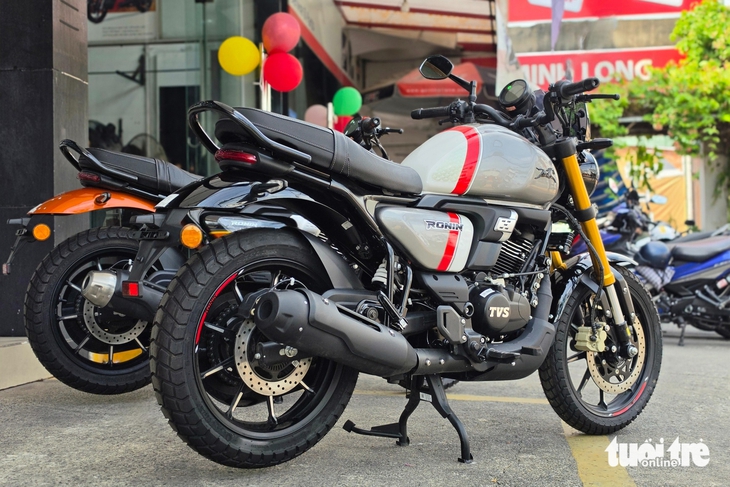 Xe máy TVS Ronin 225 ra mắt Việt Nam: Tự chạy không cần vặn ga, 225cc, rẻ hơn Honda SH - Ảnh 13.