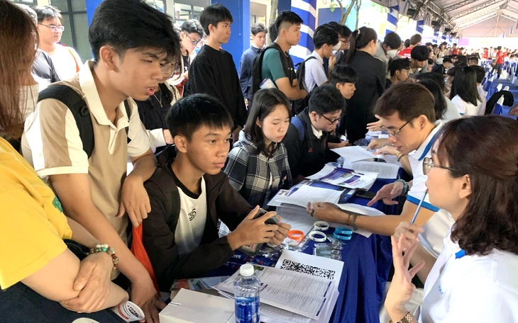 'Gỡ rối' trước giờ chốt nguyện vọng - Ảnh 2.