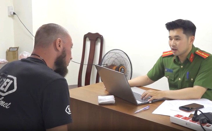 Người đàn ông Nga say xỉn, chạy xe máy tông chết người ở Nha Trang - Ảnh 1.