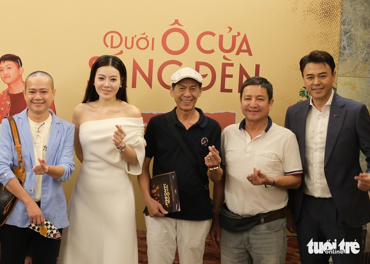 Dưới ô cửa sáng đèn và lời tạm biệt những khu tập thể cũ của Hà Nội - Ảnh 3.