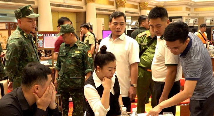 Triệt phá sòng bạc 'khủng' núp bóng khu vui chơi giải trí ở biên giới, thu giữ trên 300 tỉ đồng - Ảnh 1.