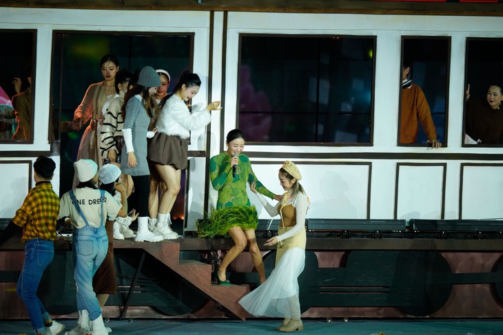 Festival hoa Đà Lạt diễn ra cả ở Phan Thiết, Gia Nghĩa - Ảnh 1.