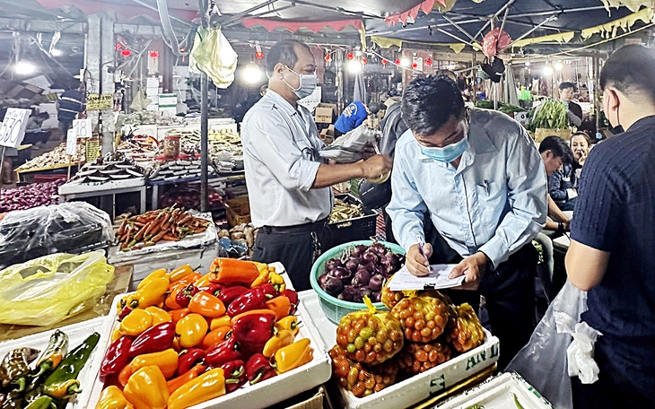 Bộ Nội vụ đề xuất thêm chế độ với người có công, bổ sung trợ cấp cho người phục vụ cán bộ lão thành - Ảnh 3.