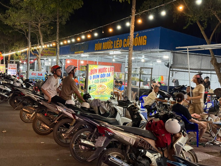 CHỢ ĐÊM - Ảnh 1.
