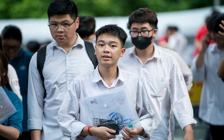 Ngoại ngữ và vật lý dẫn đầu lựa chọn của thí sinh thi tốt nghiệp THPT ở TP.HCM - Ảnh 2.