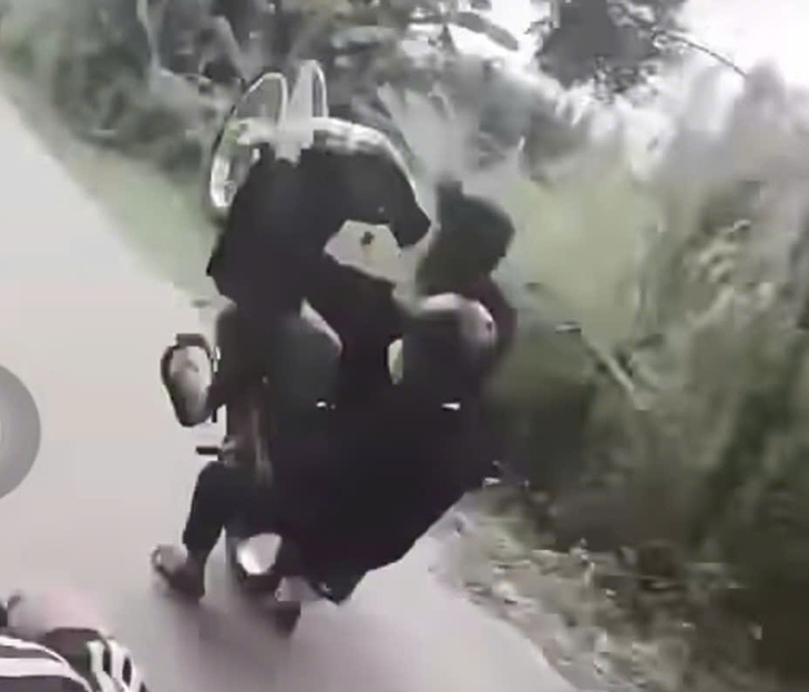 bốc đầu xe - Ảnh 1.